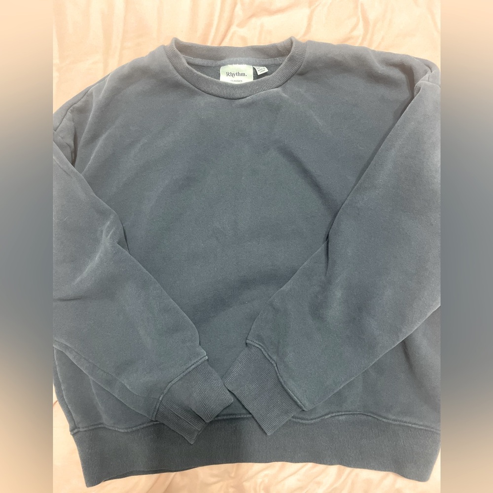 Navy blue crewneck size small! 💙